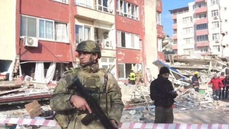 Tunceli'de görevli komandolar deprem bölgesinde