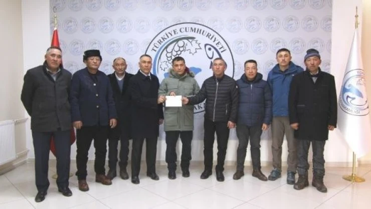 Van'da yaşayan Kırgız Türkleri depremzedelere bağış topladı