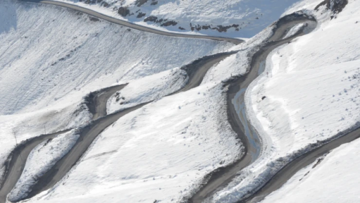 Yılan gibi kıvrılan yollar büyülüyor