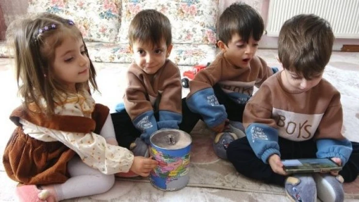 Yüksekovalı dördüzler harçlıklarını AFAD'a aktardı