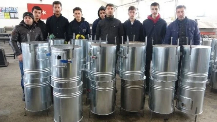 Yüksekovalı öğrenciler depremzedeler için soba üretti