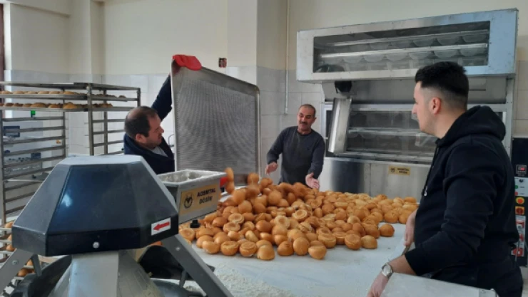 Bayburtlu öğrenciler depremzedeler için üretiyor