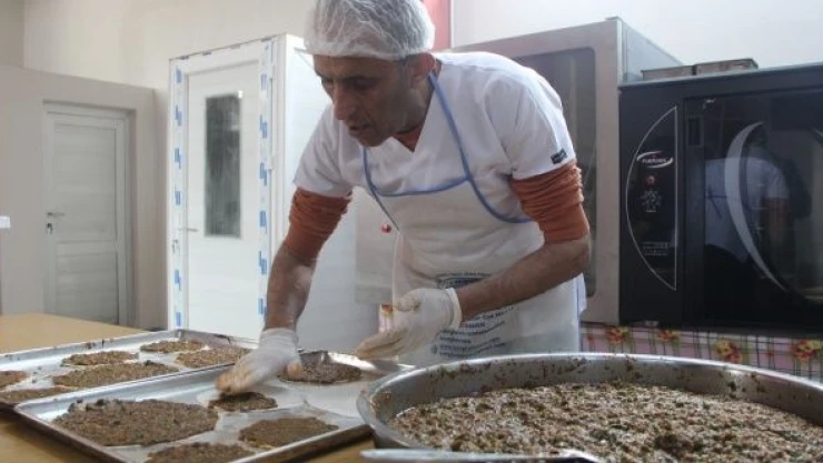 Bingöllü hayırsever çölyak hastası depremzedeleri unutmadı