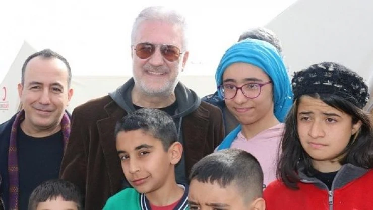 Malatya'da ünlüler depremzedelerle buluştu
