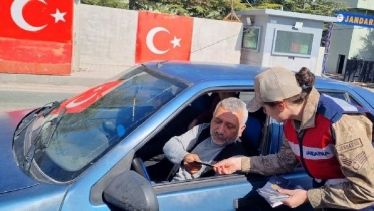 Jandarma ekipleri vatandaşa 'KADES'i anlattı