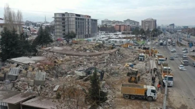 Van ekibi, 7 bin 300 kamyon seferiyle hafriyat taşıdı