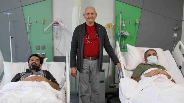 26 yıl önce babalarına nakil yapan doktor bu kez çocuklarından nakil yaptı