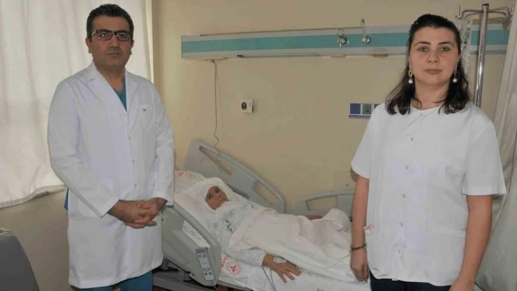 73 yaşında kansere yakalanan kadın özel yönteme sağlığına kavuştu