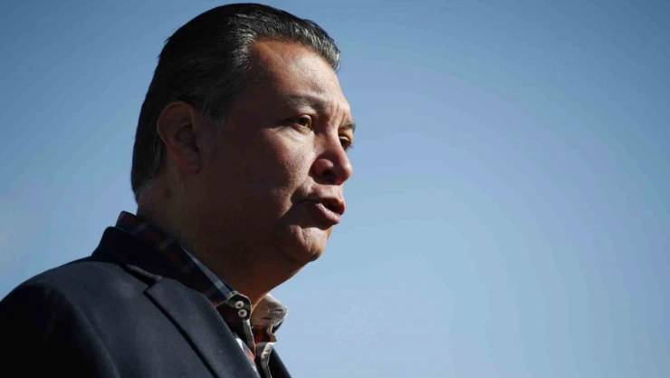 ABD'de İç Güvenlik Bakanı Noem'e soru sormaya çalışan senatöre ters kelepçe