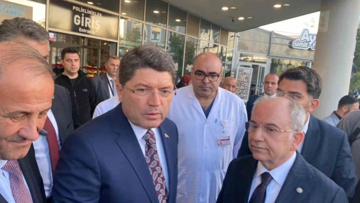 Adalet Bakanı Tunç, bıçaklanan müfettişi hastanede ziyaret etti