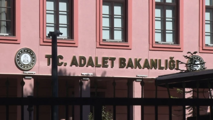 Adalet Bakanlığı'na 20 bin personel alınacak