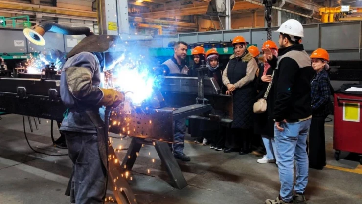 ADEM kursiyeri kadınlar fabrikada kaynak yaptı