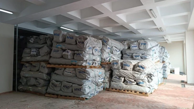 AFAD'dan Yüksekova'ya 1008 adet çadır