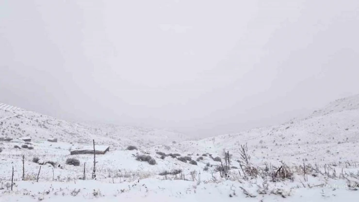 Afyonkarahisar'ın yüksek kesimlerinde kar yağışı etkili oldu
