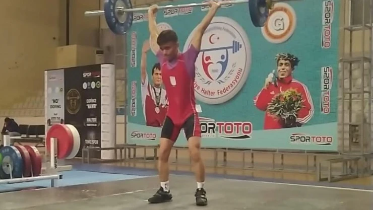 Afyonlu halterci Türkiye 3.'ncüsü oldu