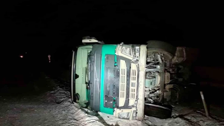 Ağrı'da İpek Geçidi bölgesinde iki ayrı kaza: 4 yaralı