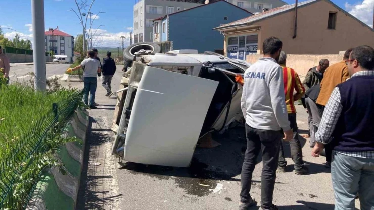 Ağrı'da kontrolden çıkan araç takla attı, o anlar kamerada