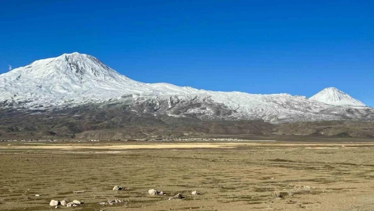 Ağrı Dağı ihtişamıyla göz kamaştırıyor