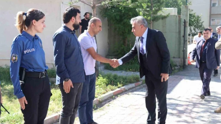 Ağrı Emniyet Müdürü Aydın'dan şehit ailesine ve görev başındaki polislere bayram ziyareti