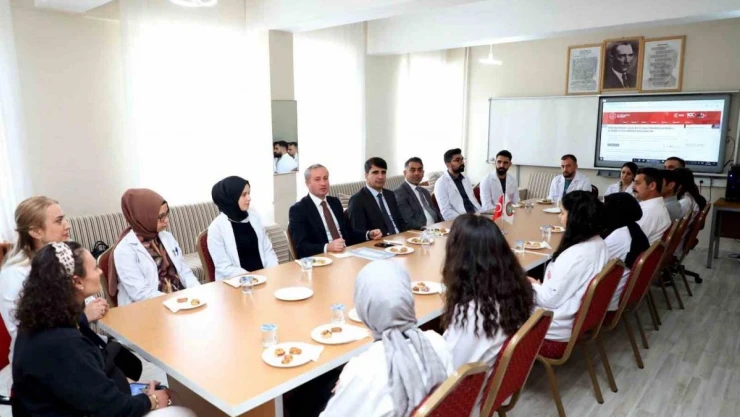 Ağrı Milli Eğitim Müdürü Kökrek, Hamur'da öğretmenlere Maarif Modeli'ni anlattı