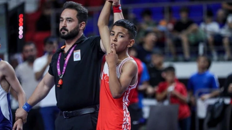 Ağrılı sporcu Berat Çelik, Türkiye şampiyonu oldu