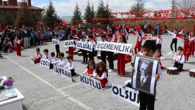 Ahlat'ta 23 Nisan Ulusal Egemenlik ve Çocuk Bayramı etkinlikleri