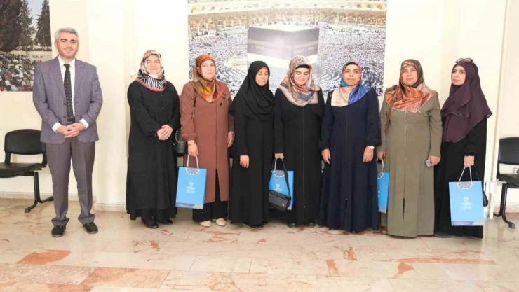 Aile Seminerlerine katılan kursiyerlere belgeleri verildi