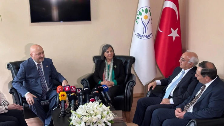 AK Parti'den DEM Parti'ye bayram ziyareti