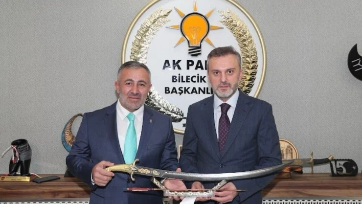 AK Parti Genel Başkan Yardımcısı Erkan Kandemir, Bilecik'te teşkilatın nabzını yokladı