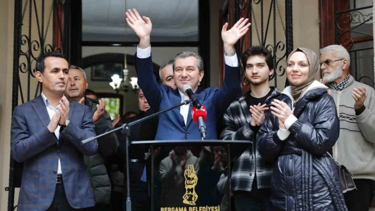 AK Partili Bergama Belediye Başkanı iddialara yanıt verdi: 'İtibar suikastı başlatıldı'