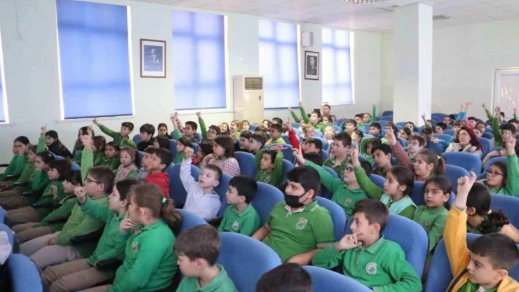 Akhisar'lı 800 öğrenci su tasarrufu gönüllüsü oldu