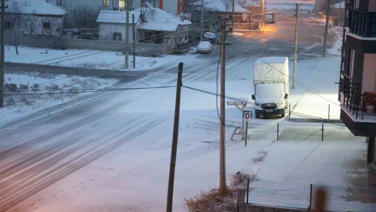 Aksaray'da kar yağışı etkili oluyor