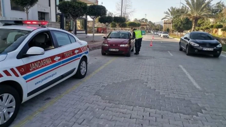 Alanya'da 526 araç ve sürücüye 1,5 milyon lira para cezası