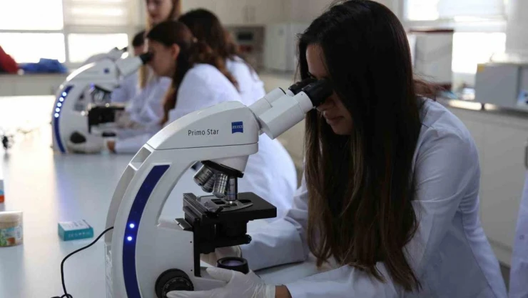 ALKÜ'de sağlık öğrencilerine fırsat eğitimi