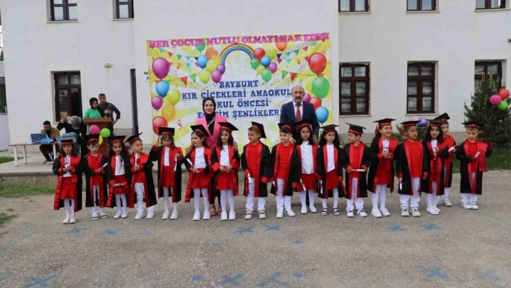 Anaokulu öğrencilerinden yılsonu gösterisi