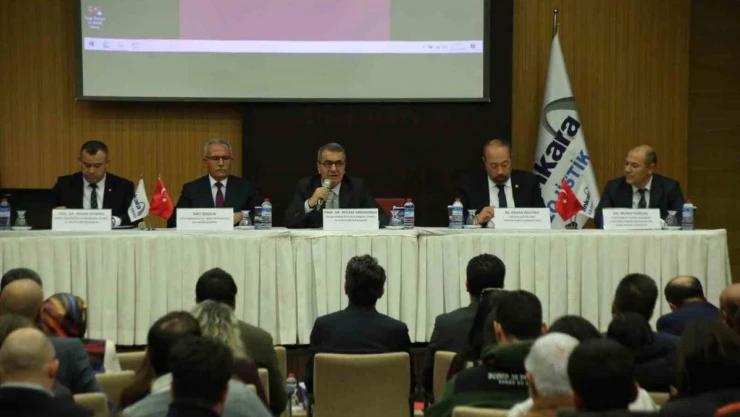 Ankara'da düzenlenen panelde lojistik sektörü ele alındı