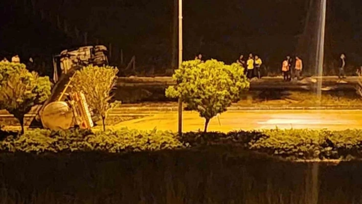 Ankara'da zeytinyağı yüklü tanker kaza yaptı