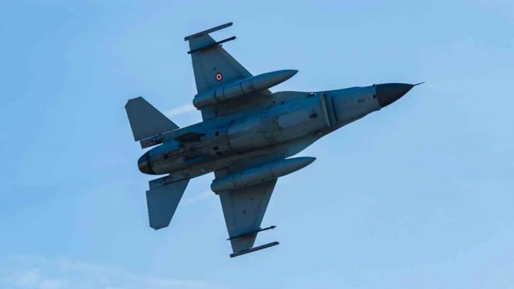 Antalya'da F-16'lar Cumhuriyet'in 100'üncü yılı için semadaydı