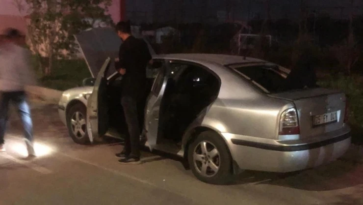 Arabada sıkışan gaz patladı, 4 arkadaş hastanelik oldu