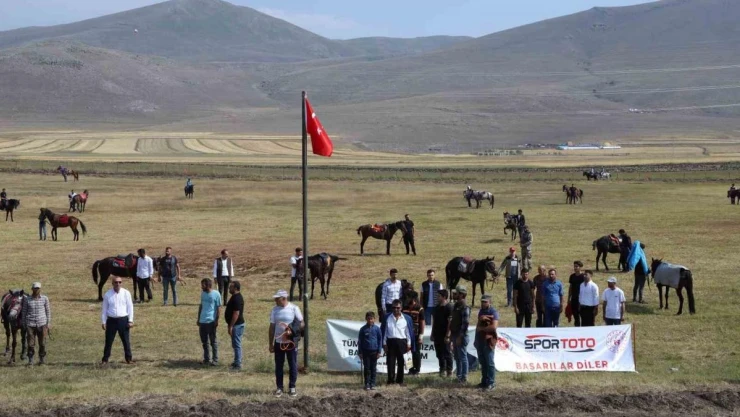 Ardahan'da 9. Rahvan At Yarışları yapıldı