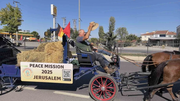 At arabasıyla 4 bin 800 kilometre yol katedecekler