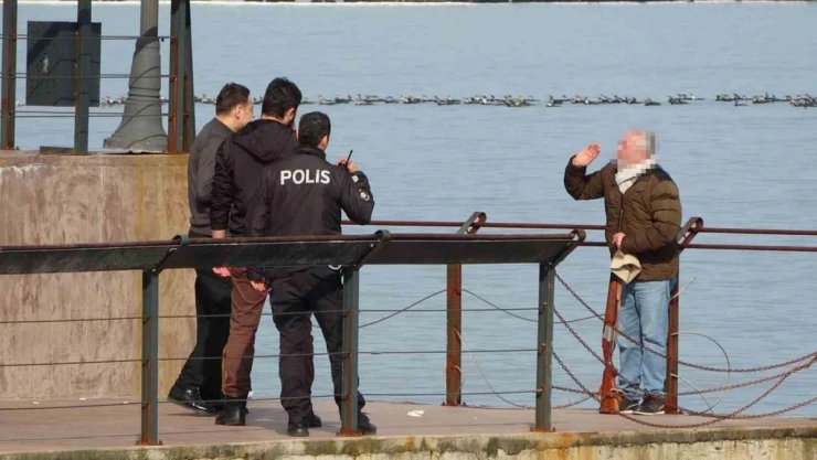 Av tüfeği ile ateş açıp, silahı kendisine doğrultan şahsı polis ikna etti