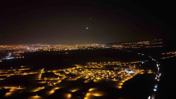 Ay ve Venüs bir arada