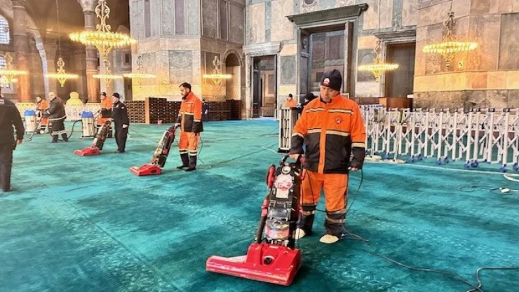 Ayasofya-i Kebir Cami-i Şerifi'nde Ramazan temizliği