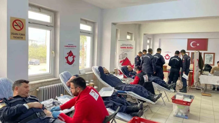 Aydın jandarmasından Kızılay'a kan bağışı