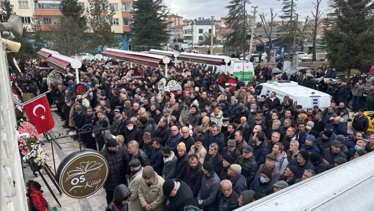 Aynur Özaydemir'in cenaze törenine yoğun katılım