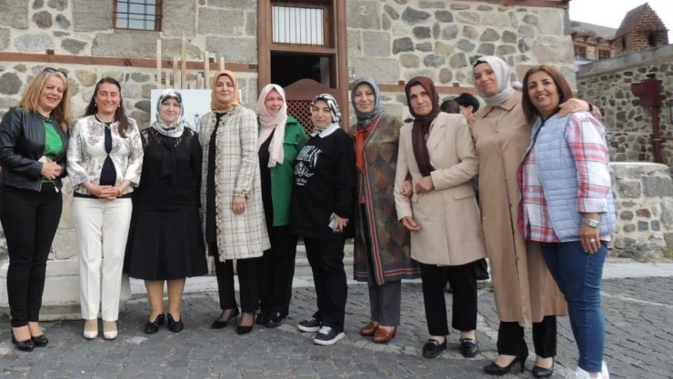 Azime Çiftçi, Melek Öğretmeni yalnız bırakmadı