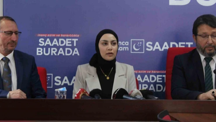 Babası çekildi, kızı geldi