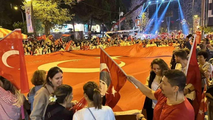 Bağdat Caddesi'nde 'Büyük Cumhuriyet Yürüyüşü'