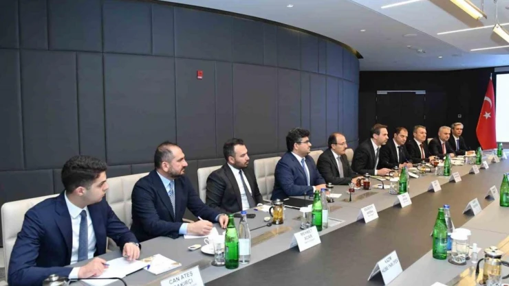 Bakan Bayraktar, Azerbaycan Ekonomi Bakanı Cabbarov ile görüştü